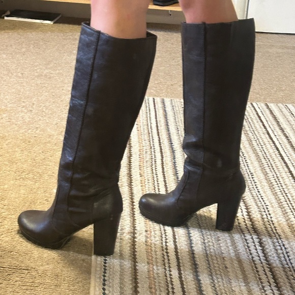 Thee cutest vintage knee high boots - Picture 2 of 2